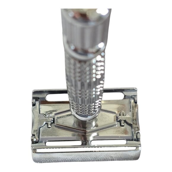 Classic Butterfly Twist to Open Double Edge Safety Razor Chrome Finish NEW - Picture 9 of 10